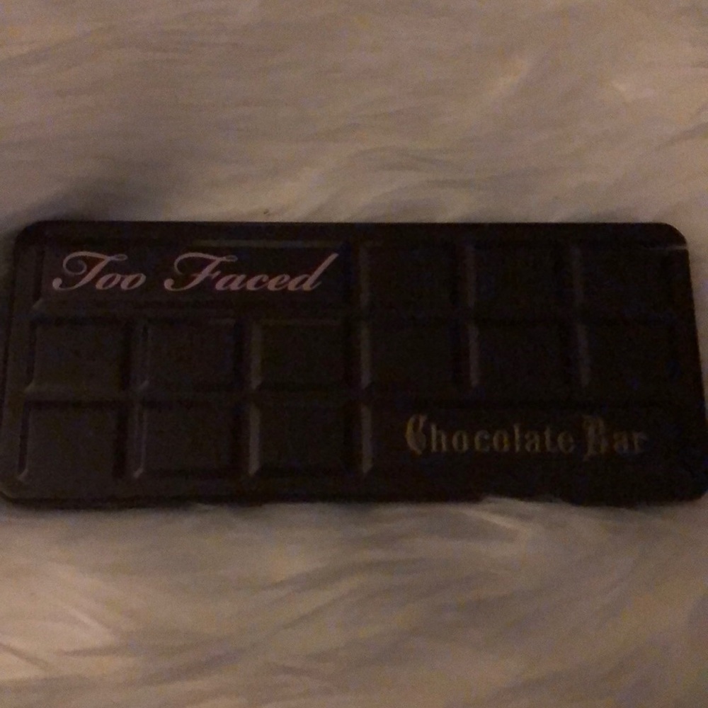 Too faced chocolate bar